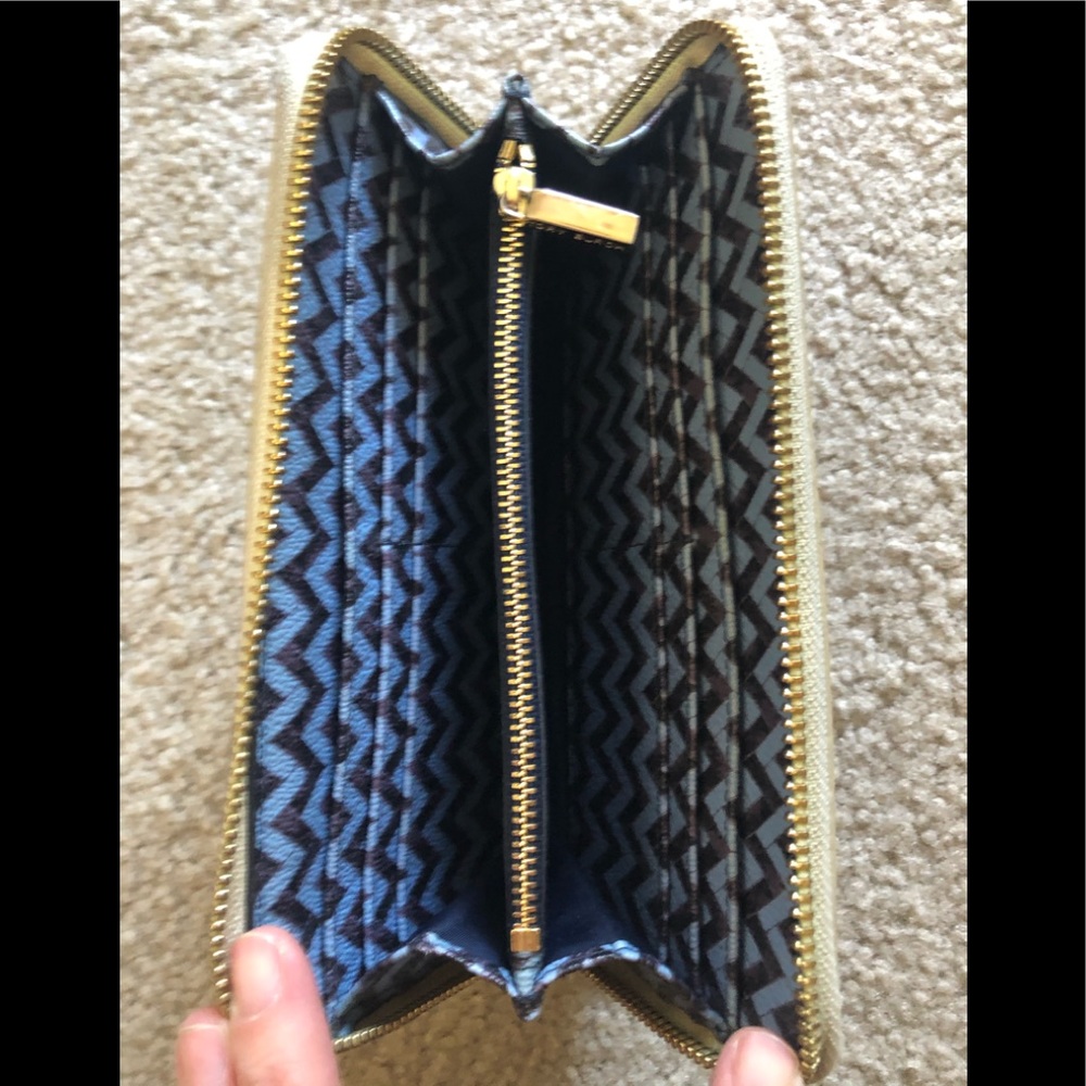 SOLD🚫🚫Tory Burch Wallet - Picture 6 of 8